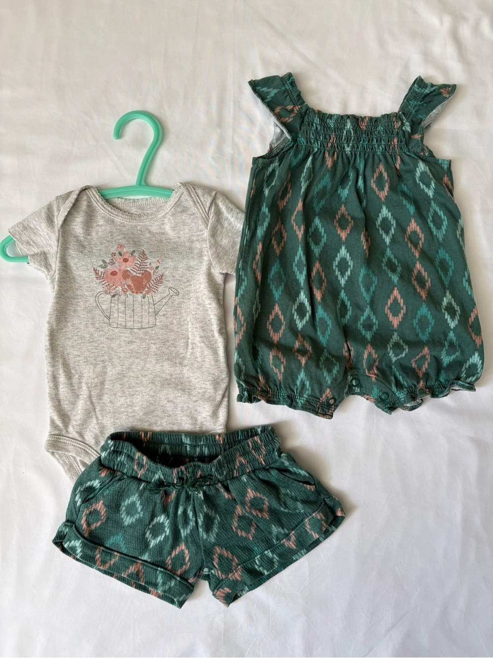 🌸 Baby girl 3 piece set Romper, Shorts & Floral Bodysuit Set